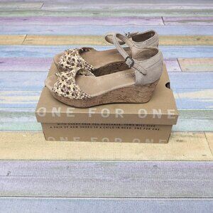 TOMS Platform Wedge Stucco Satin Woven Size 6